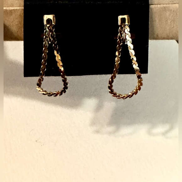 Signed MONET⬇️✅💗 on card Goldtone Chain Dangle Serpentine Earrings 1.5" - Picture 3 of 6